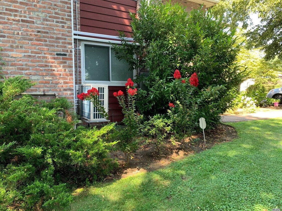 Primary Photo - 153 Thompson Shore Rd