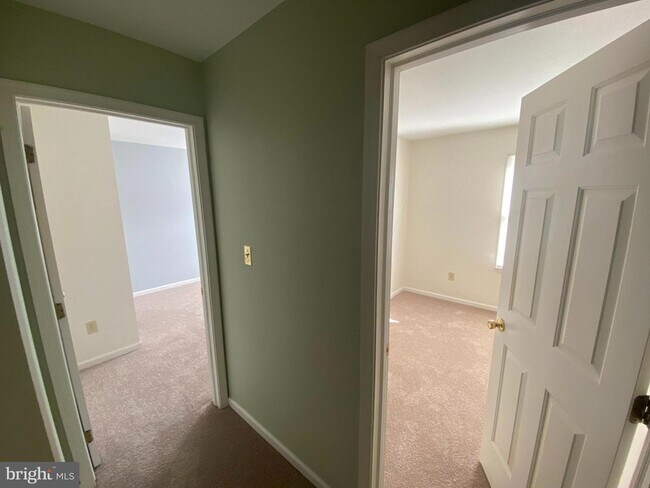 Building Photo - 527 Pickering Station Dr
