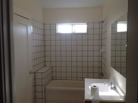 Foto del edificio - Duplex For Rent in Ceres