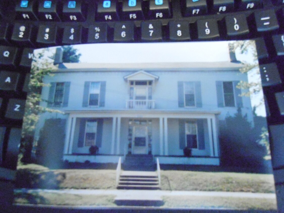 207 N Main St, Madisonville, KY 42431 Apartments in Madisonville, KY