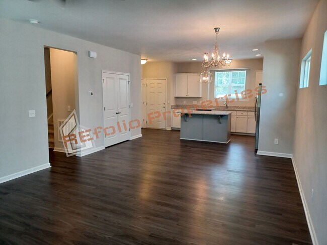 Building Photo - Beautiful Energy Efficient 3-BR Home w/Sol...