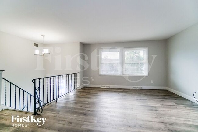 Foto del edificio - 5031 Jamestown Rd