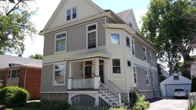 Foto del edificio - 83 E Quincy St