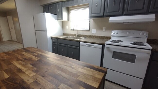 Foto del edificio - Beautiful Remodeled 2BR/2Bath Home - Granbury - Indian Harbor