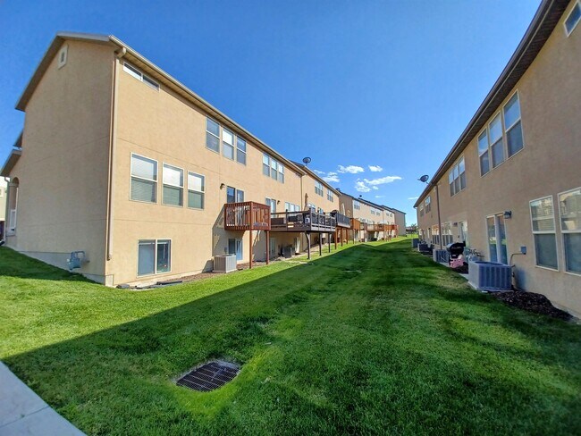Building Photo - 1285 Firefly Dr