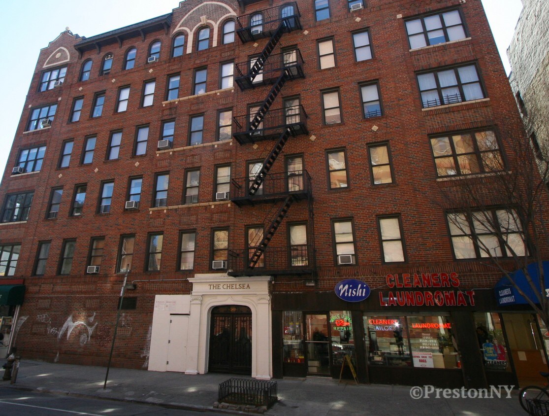 Primary Photo - 300 W 21st St
