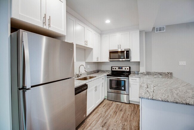 Building Photo - STUNNING MODERN CONDO