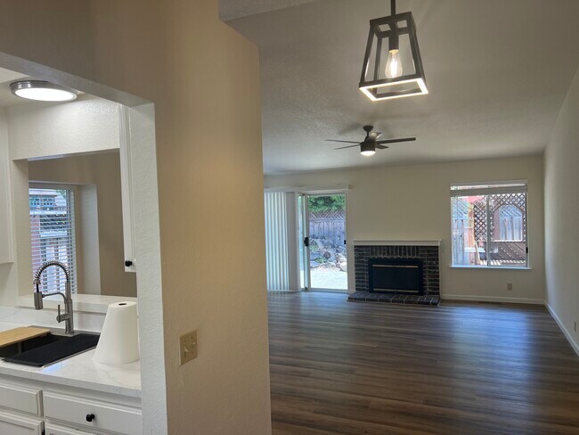 Building Photo - 206 Cayetano Dr