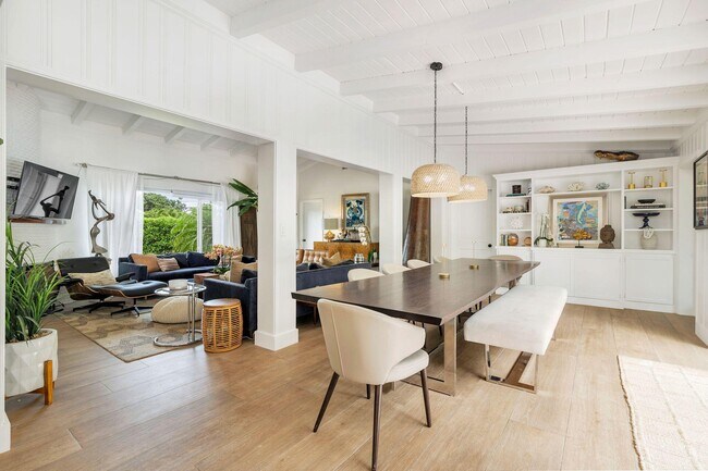 Foto del edificio - 7311 W Lake Dr