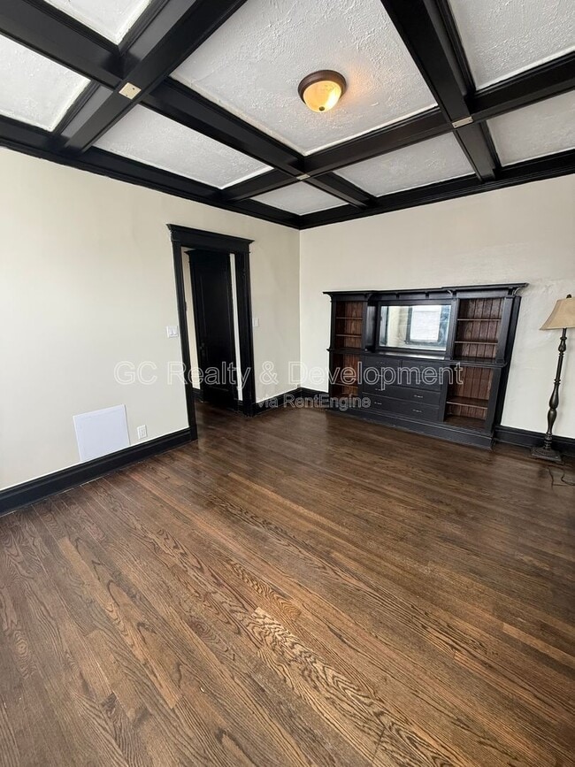 Building Photo - 1452 E Marquette Rd