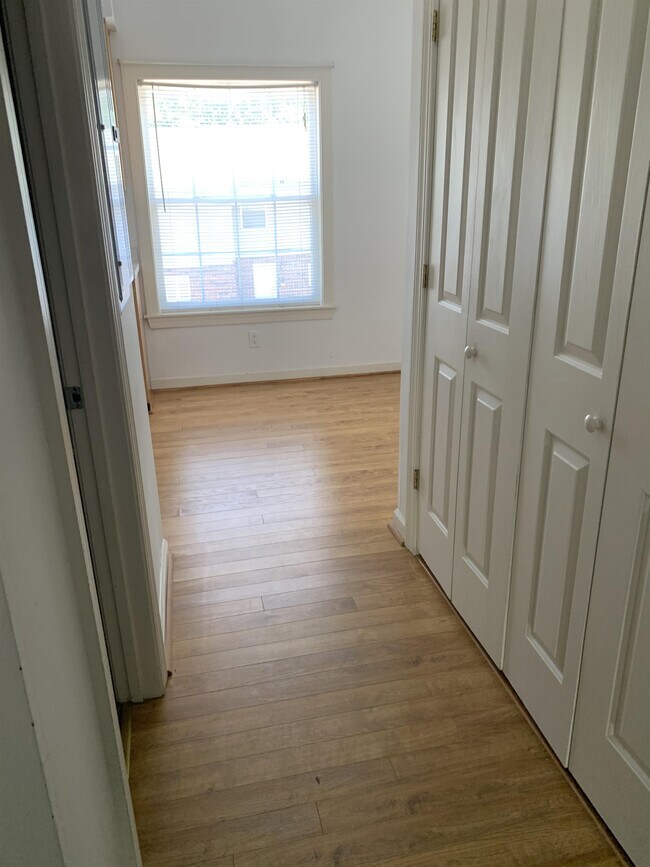 Building Photo - 104 Walnut Grove Ct