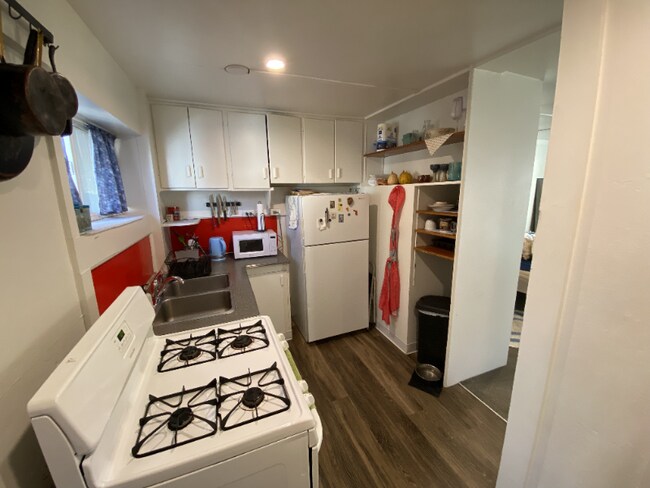 Foto del edificio - 521 S Bryan Ave