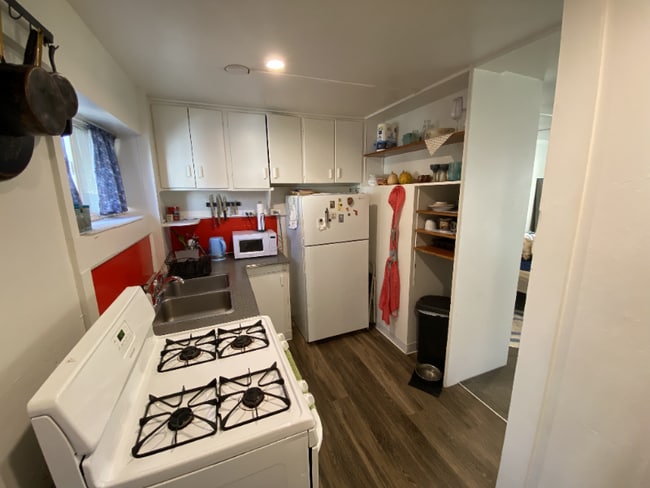 Building Photo - 521 S Bryan Ave