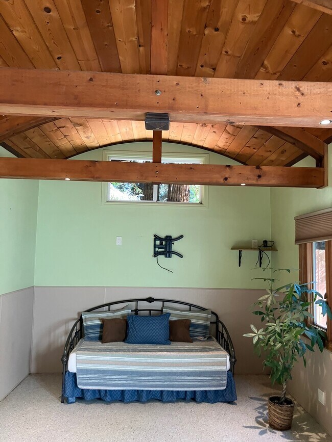 Building Photo - 729 Glenwood Cutoff