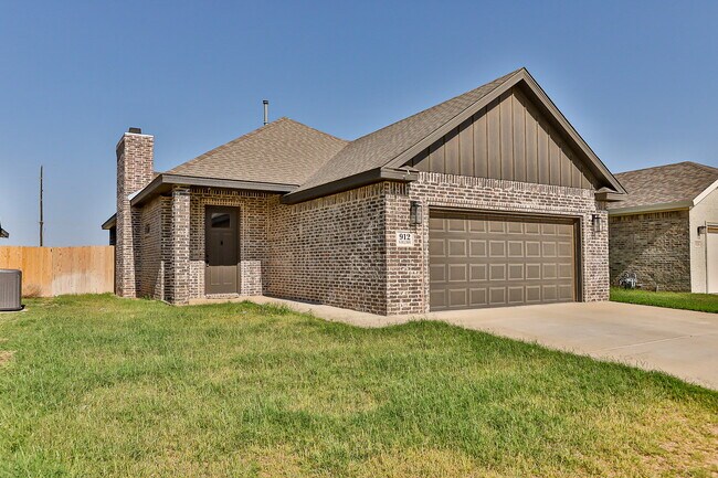 Building Photo - Charming 3-Bedroom Oasis with 2 Full Baths!