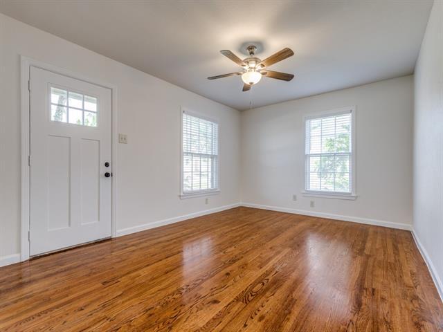 Foto del edificio - 3836 Van Ness Ln
