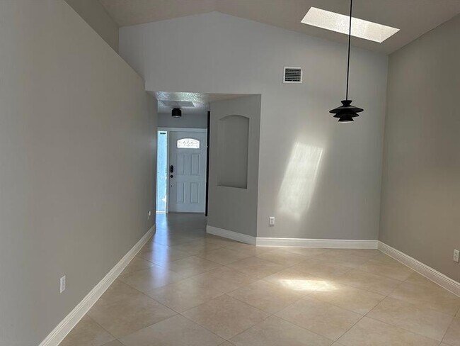 Foto del edificio - 16586 NW 4th St
