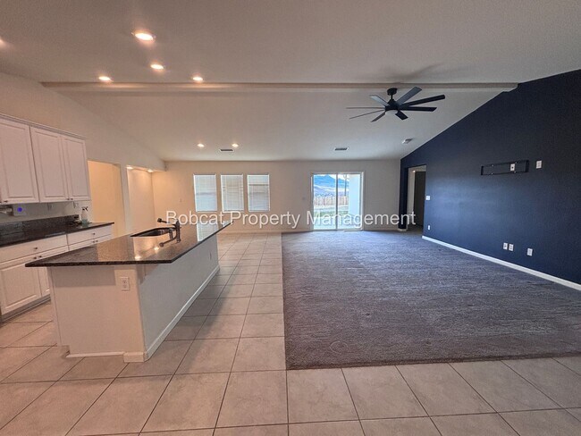 Building Photo - Large Home in Dayton with Mother In Law Quarters