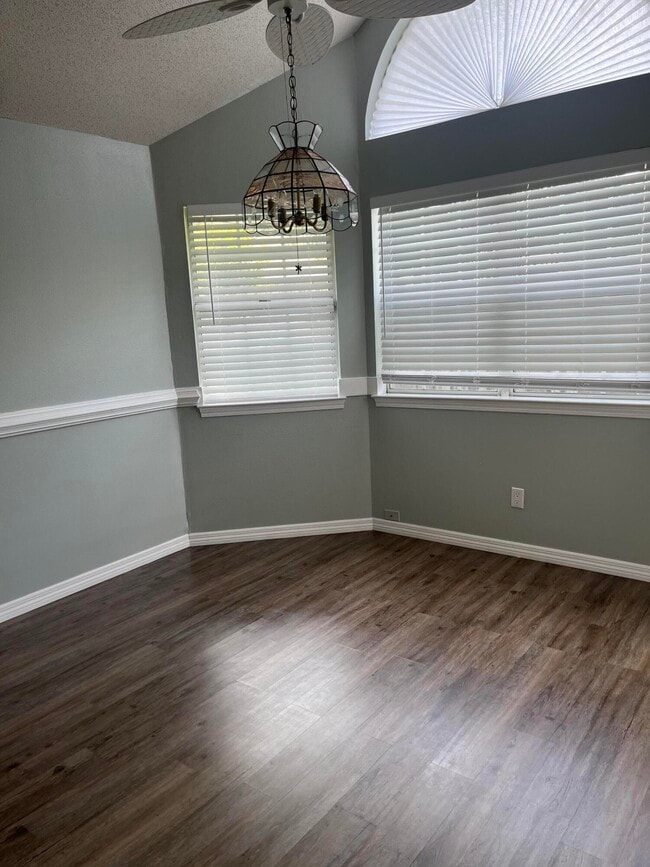 Building Photo - 603 Drakes Landing
