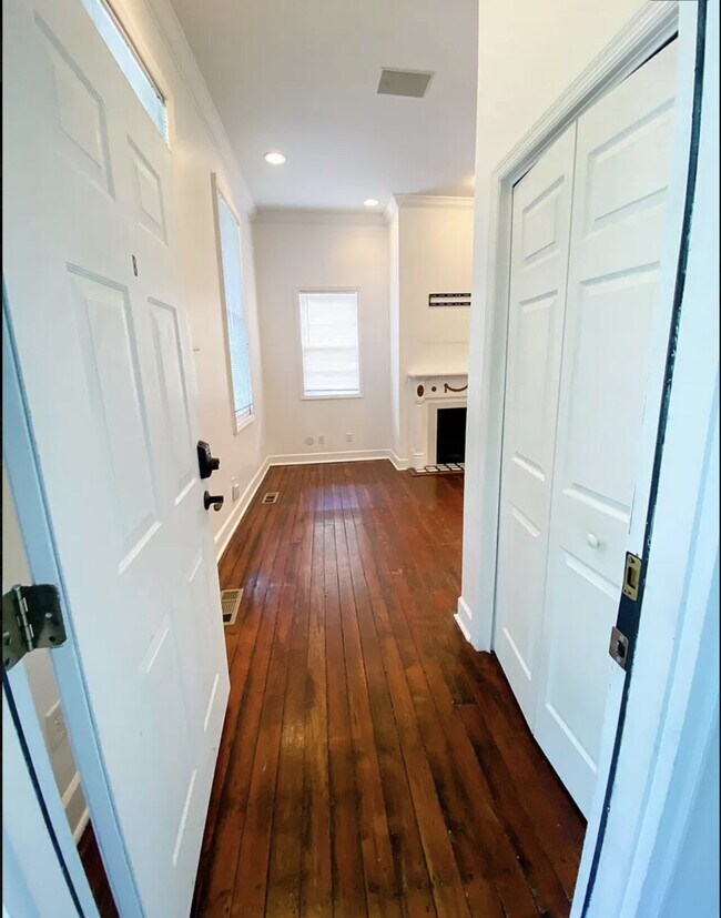 Building Photo - 305 E 32nd Street