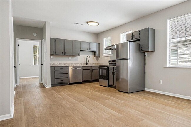 Foto del edificio - 2395 Forrest Avenue Unit 3