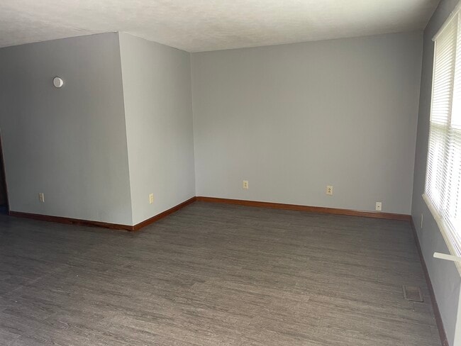 Building Photo - 3590 E Rose Hill Ave