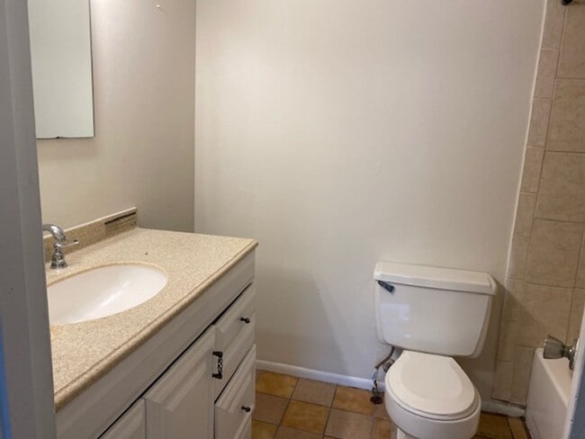 Building Photo - 310 Cherokee Ct