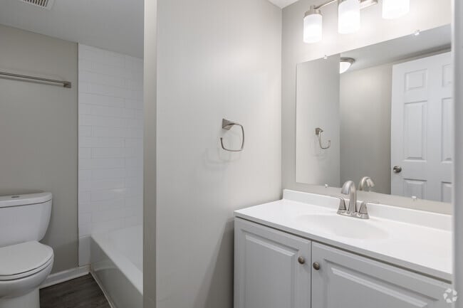 1BR, 1BA - 727SF - Bathroom - Windward Forest