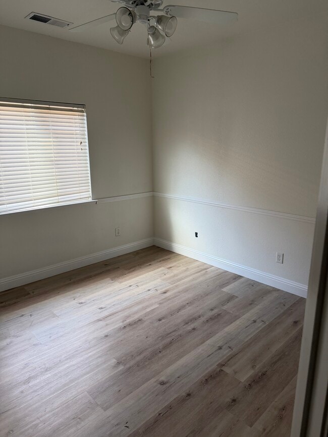 Foto del edificio - 1097 E Sarazen Ave