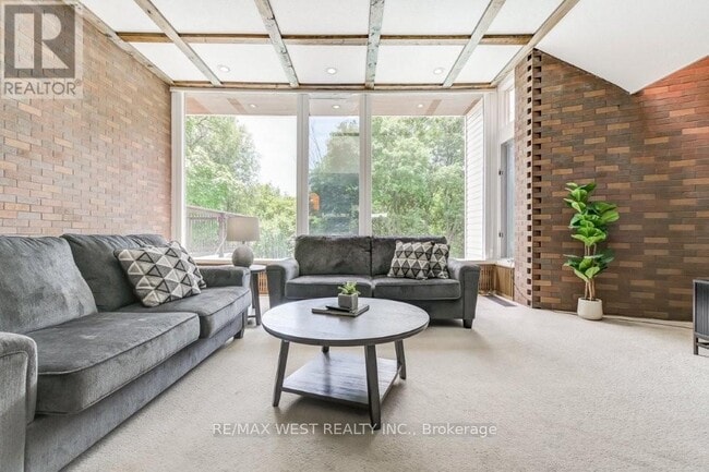 Building Photo - 79 Edenvale Crescent