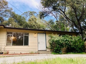 Building Photo - 3205-3205 Nielsen Rd