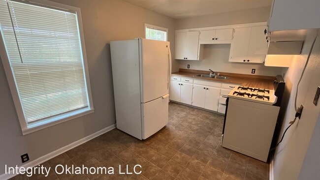 Building Photo - 2 br, 1 bath House - 1101 South Holly Drive