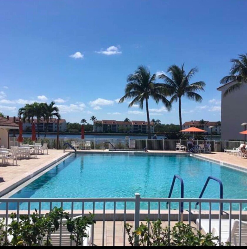 Foto principal - 4492 NE Ocean Blvd