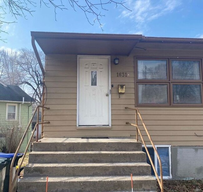 Foto del edificio - $1,125 | 2 Bedroom, 1 Bathroom Duplex | Pe...