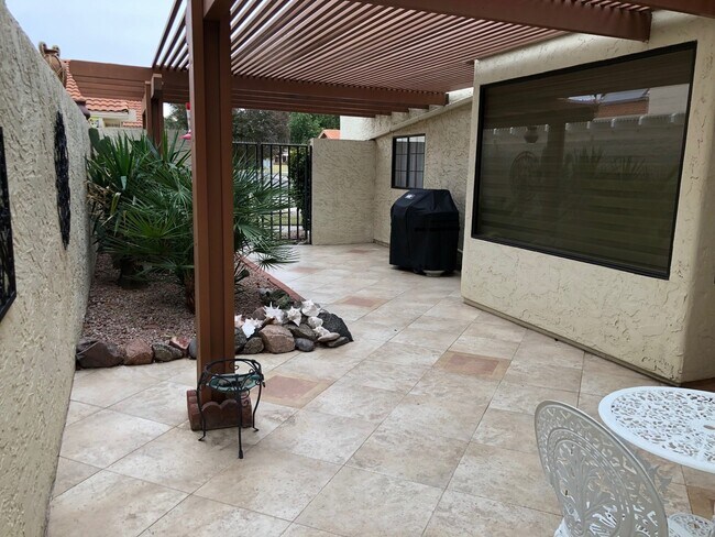 Foto del edificio - Lovely Home Steps Away From All the Amenities in Leisure World, in 45+ Active Adult Community Ava...