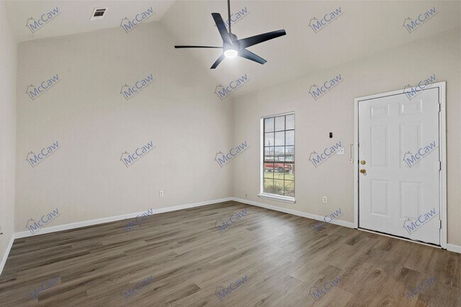 Building Photo - Lovely 3/2 Duplex in Weatherford! **Move-I...