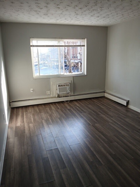 Foto del edificio - 7919 Lake Ave