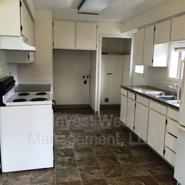 Building Photo - 3203 K St