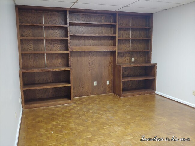 Building Photo - 605 Redstone Dr