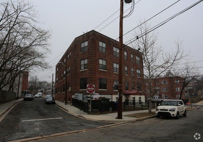 Building Photo - 700 Madison St NW
