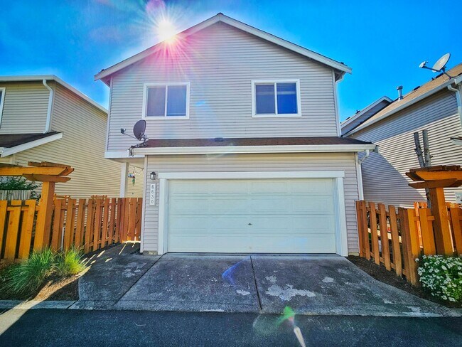 Foto del edificio - Charming 3 Bed 2.5 Bath 2 Story Home in Beautiful Lakeland, Auburn