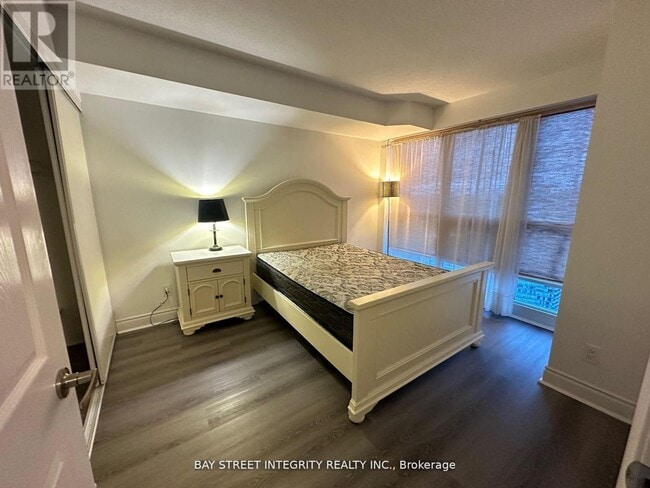 Photo du bâtiment - 763-4763 Bay St.