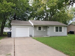 Building Photo - 2513 SW Shunga Dr