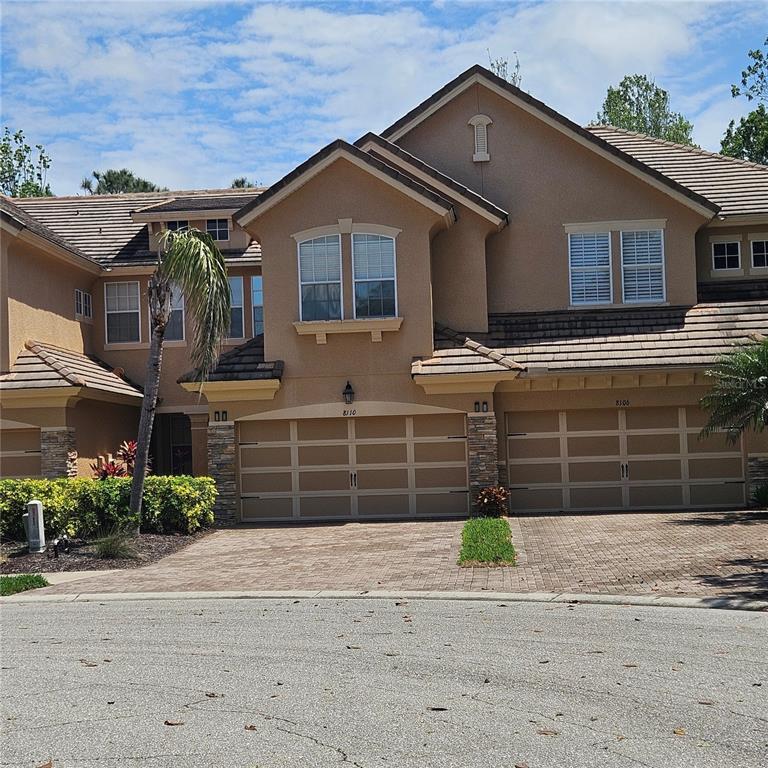 Foto principal - 8110 Villa Grande Ct