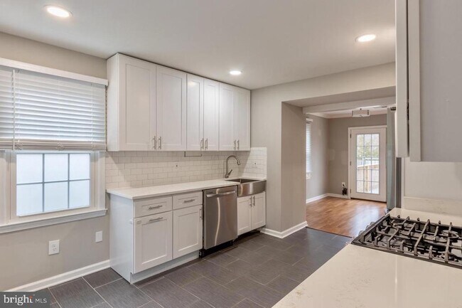 Foto del edificio - 5460 Lighthouse Ln