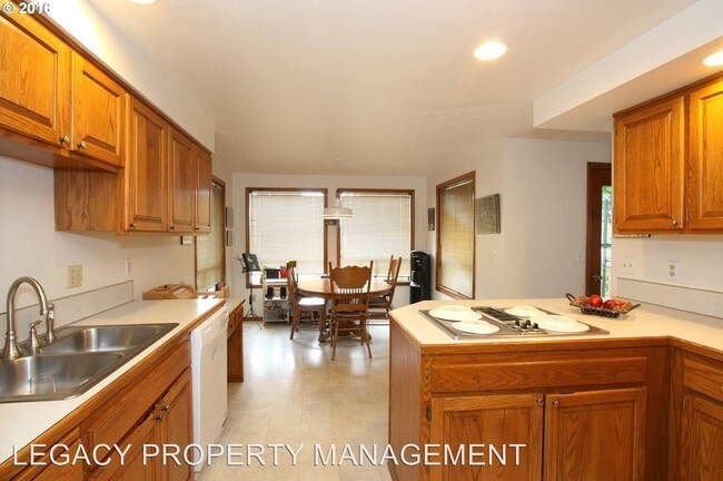 Building Photo - 4 br, 3 bath House - 1234 SW Linneman Ave