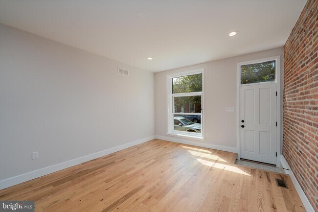 Building Photo - 3806 Foster Ave