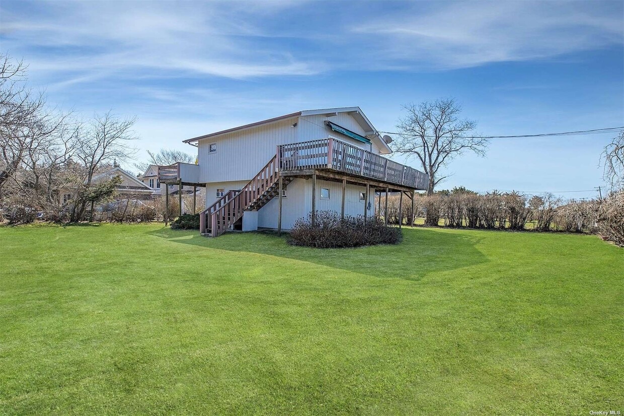 83 Foster Ave, Hampton Bays, NY 11946 House for Rent in Hampton Bays