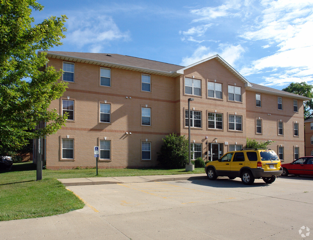 Primary Photo - St. James Apartments