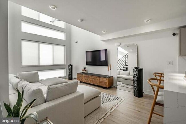 Building Photo - 2605 E Boston St